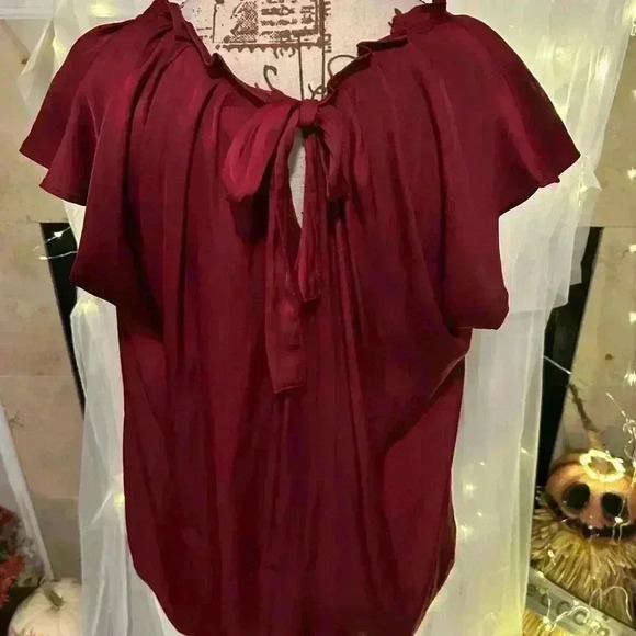 LC Lauren Conrad Burgundy and Floral Sleeveless Blouse. Large. Preowned - Picture 2 of 4